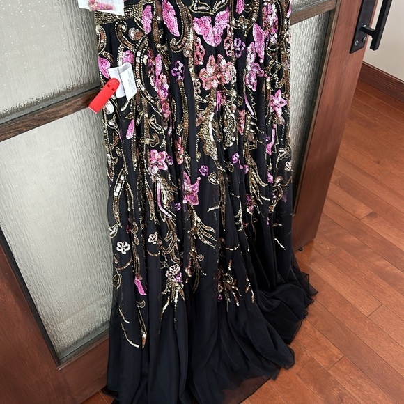 Mac Duggal V NECK FLORAL EMBELLISHED SPAGHETTI STRAP GOWN in black multi size 22 - Picture 14 of 17